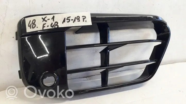 BMW X1 F48 F49 Etupuskurin alempi jäähdytinsäleikkö 51117383356