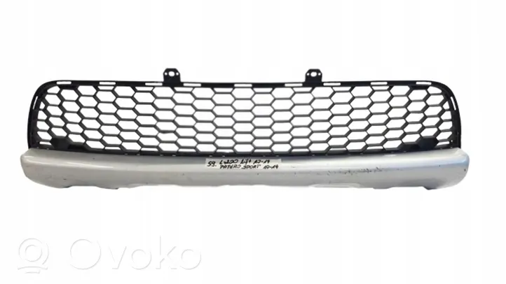 Mitsubishi L200 Grille inférieure de pare-chocs avant 6400C992