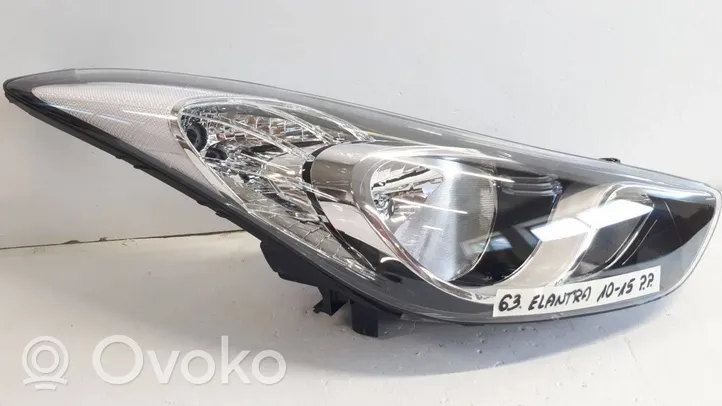 Hyundai Elantra Priekšējais lukturis 921023X