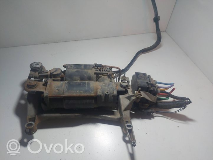 Volkswagen Touran I Ilmajousituksen kompressoripumppu 7L0616007