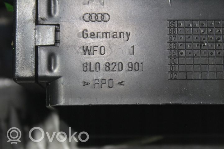 Audi A3 S3 8L Boczna kratka nawiewu deski rozdzielczej 8L0820901