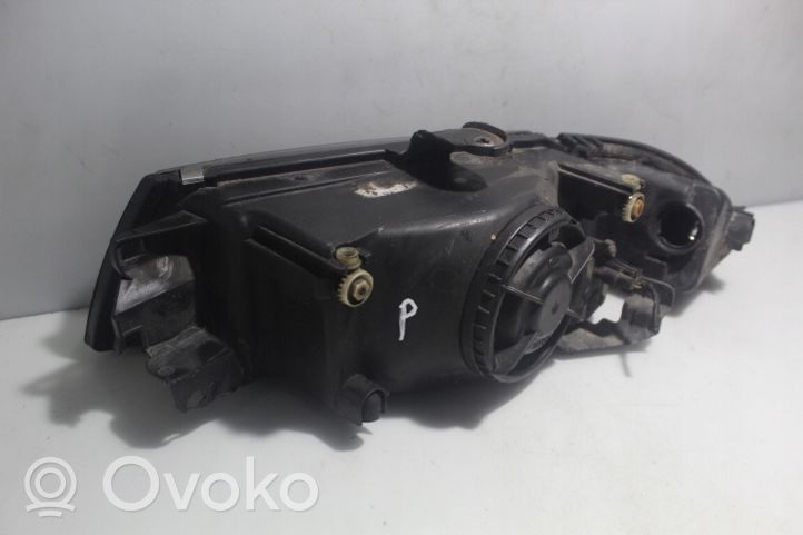 Mitsubishi Carisma Lampa przednia 15157800