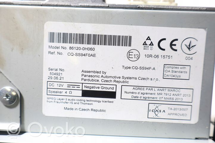 Toyota Aygo AB40 Konsola środkowa / Radio / GPS 