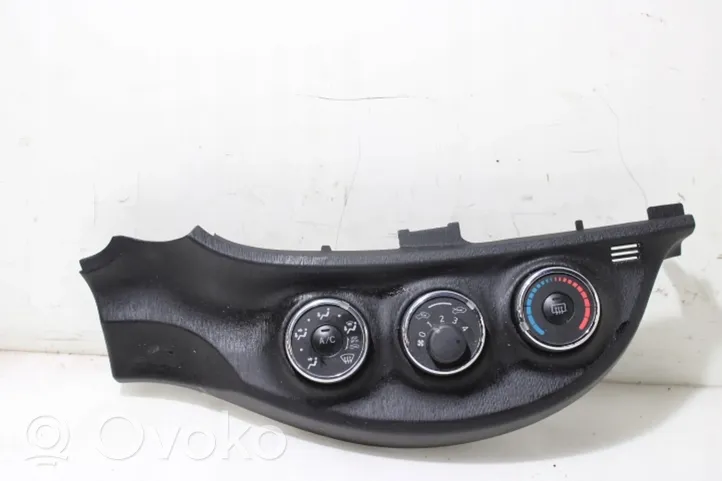 Toyota Yaris Salona ventilatora regulēšanas slēdzis 