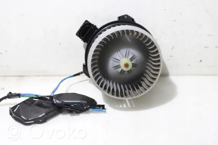 Toyota Yaris Ventola riscaldamento/ventilatore abitacolo 