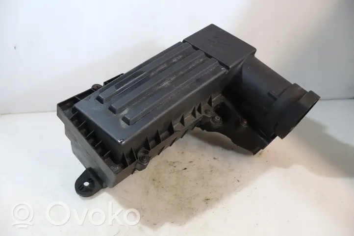 Volkswagen PASSAT B6 Boîtier de filtre à air 