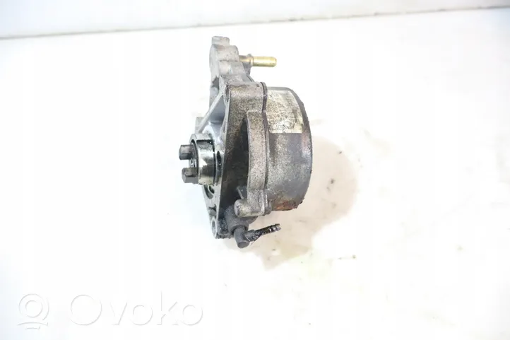 Opel Zafira B Vacuum pump 