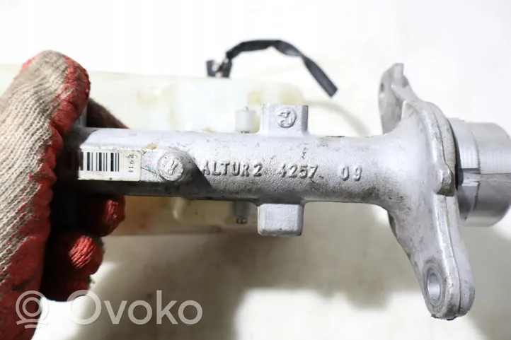 Opel Vivaro Master brake cylinder 