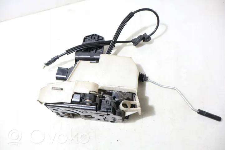 Volkswagen PASSAT B5.5 Front door lock 