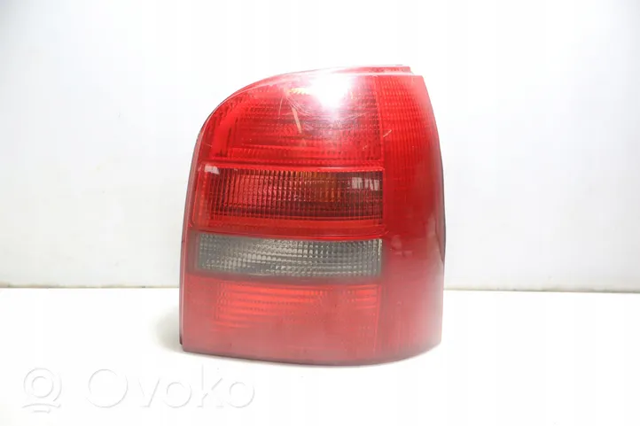 Audi A4 S4 B5 8D Lampa tylna 08-441-1945R