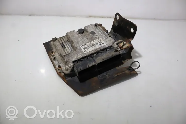 Opel Astra H Komputer / Sterownik ECU silnika 0281014643