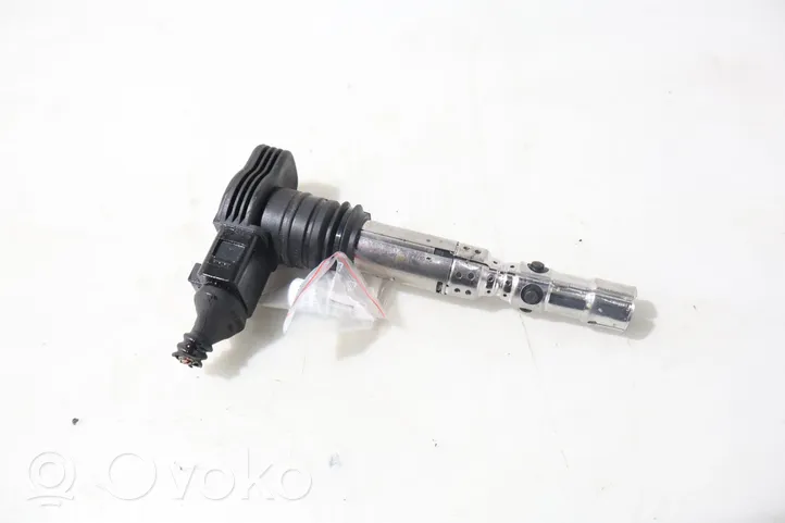 Audi A4 S4 B7 8E 8H Bobine d'allumage haute tension 0040102043