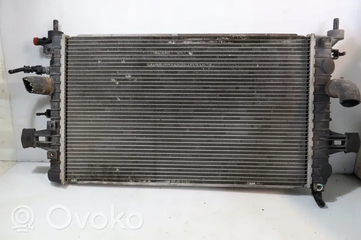 Opel Zafira B Dzesēšanas šķidruma radiators 