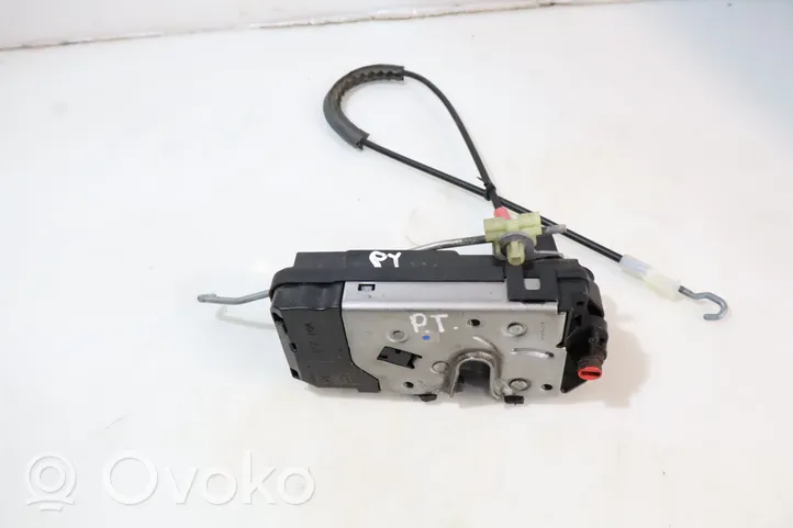 Opel Zafira B Rear door lock 