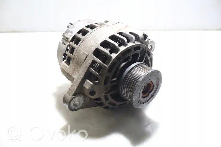 Opel Zafira B Generator/alternator 