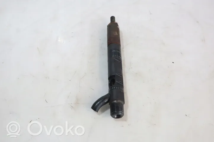 Renault Clio III Fuel injector 