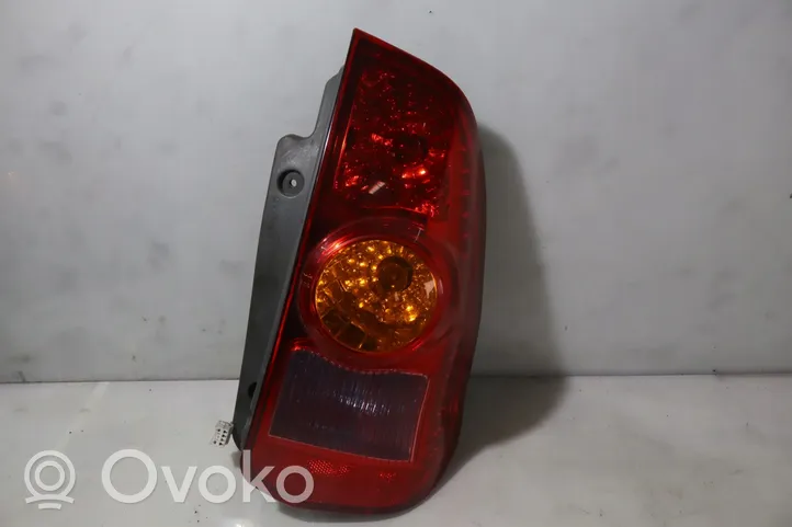 Mitsubishi Space Wagon Задний фонарь в кузове 