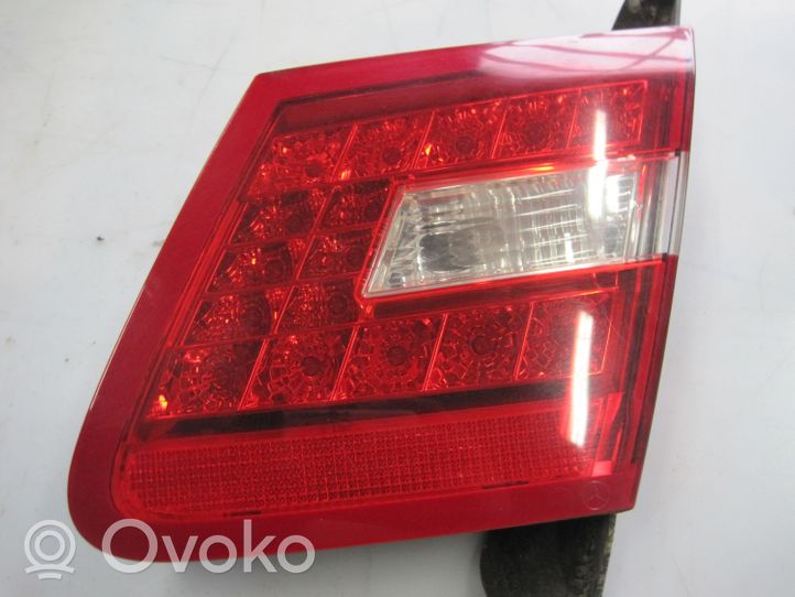 Mercedes-Benz E A207 Takaluukun takavalot A2078209404