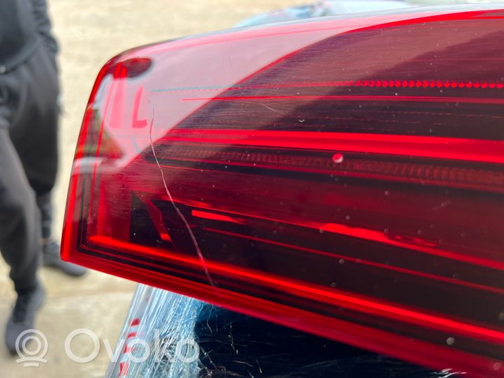 Audi Q7 4M Aizmugurējais lukturis pārsegā 4M0945094