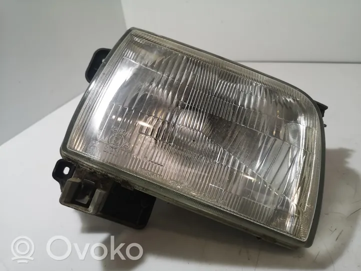 Nissan PickUp Lampa przednia 11024717