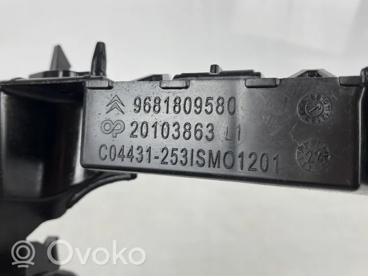 Citroen C3 Picasso Supporto di montaggio del parafango 9681809580