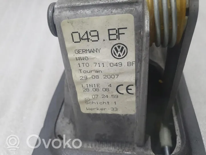 Volkswagen Touran I Selector/cambiador de marcha en la caja de cambios 1K0711091A