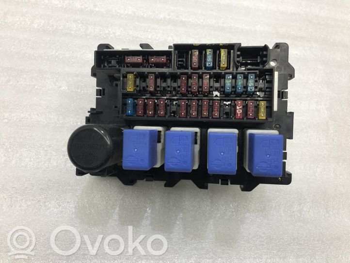 Nissan NP300 Fuse box set, 52.40 € RRR