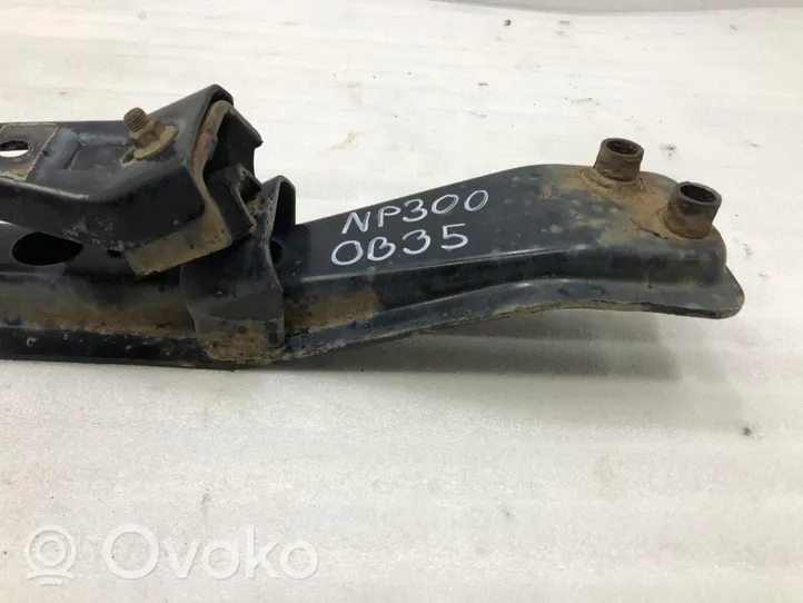 Nissan Navara D22 Traverse inférieur support de radiateur 