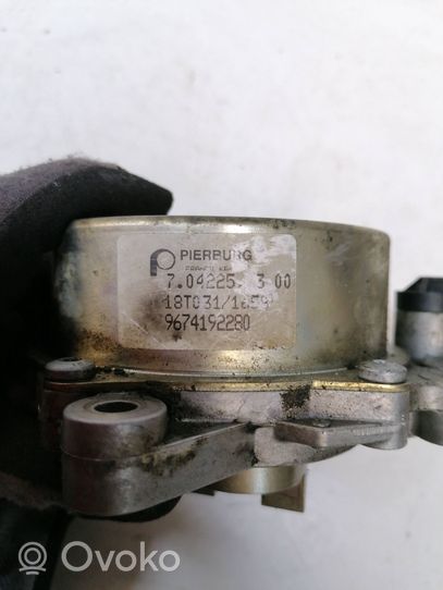 Ford Kuga II Pompe à vide 9674192280