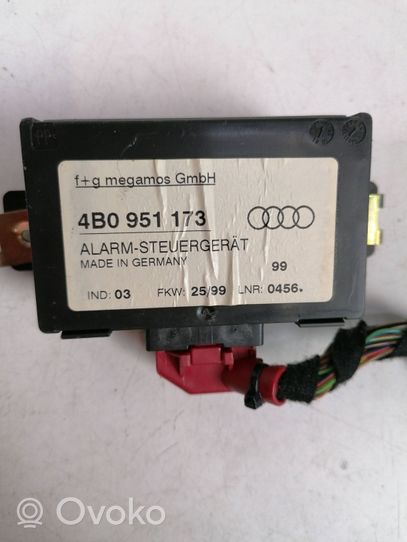 Audi A4 S4 B5 8D Hälytyksen ohjainlaite/moduuli 4B0951173