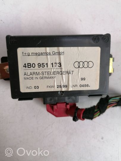 Audi A4 S4 B5 8D Sterownik / Moduł alarmu 4B0951173