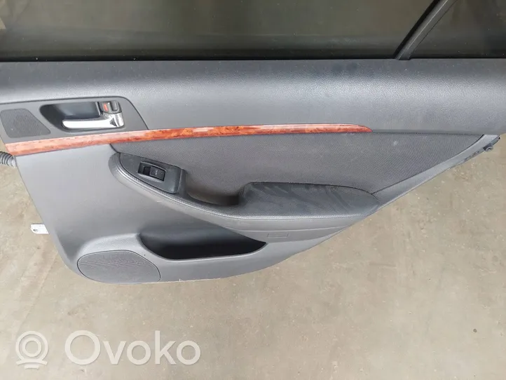 Toyota Avensis T250 Rear door 