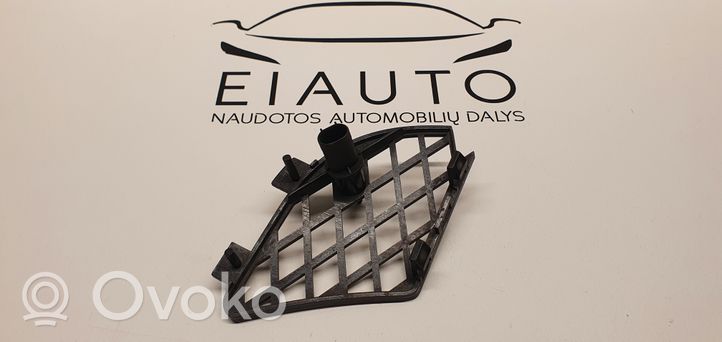 Mercedes-Benz E W210 Grille inférieure de pare-chocs avant A2108850153