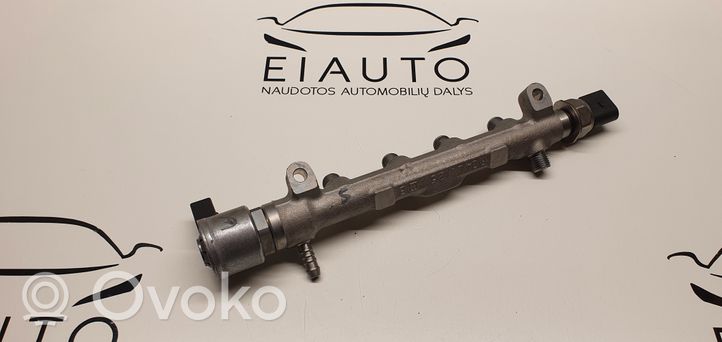 Volkswagen PASSAT B8 Fuel distributor 04L089H