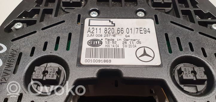 Mercedes-Benz CLS C219 Takaistuimen valo A2118206601