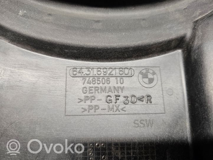 BMW 5 E60 E61 Ohjaamon sisäilman mikrosuodattimen runko (osa) 6921601