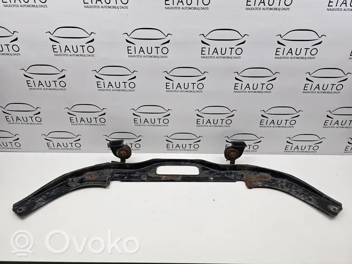 Mazda 6 Staffa del pannello di supporto del radiatore parte superiore 