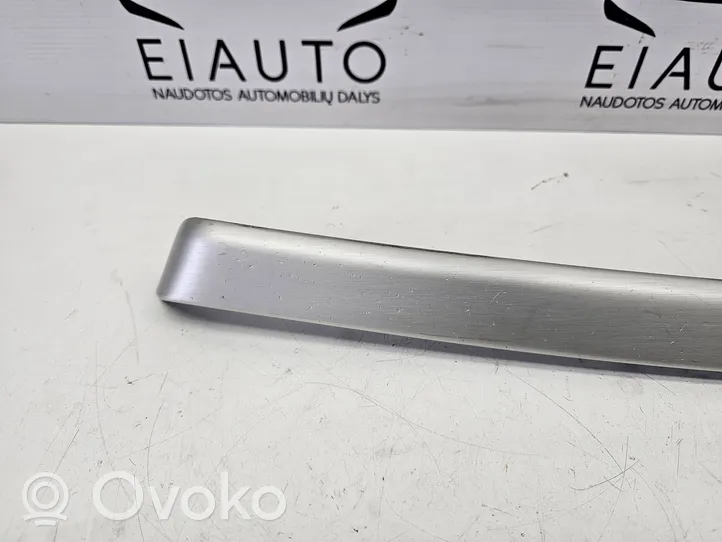 BMW 3 E90 E91 Moulure/baguette de porte avant 6982472