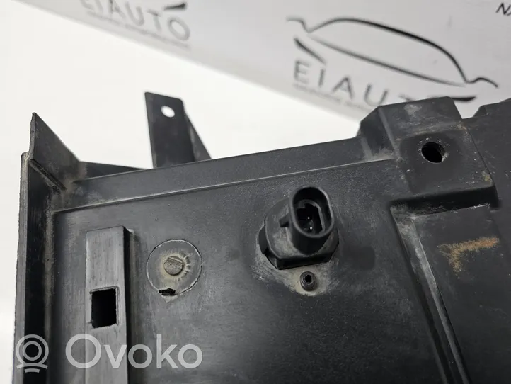 Volvo V50 Support boîte de batterie 30667941