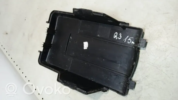 Audi Q3 8U Coperchio/tappo della scatola vassoio della batteria 