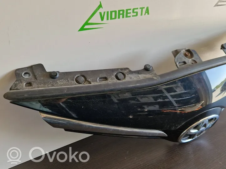 Toyota Avensis T270 Etupuskurin ylempi jäähdytinsäleikkö 5311405120