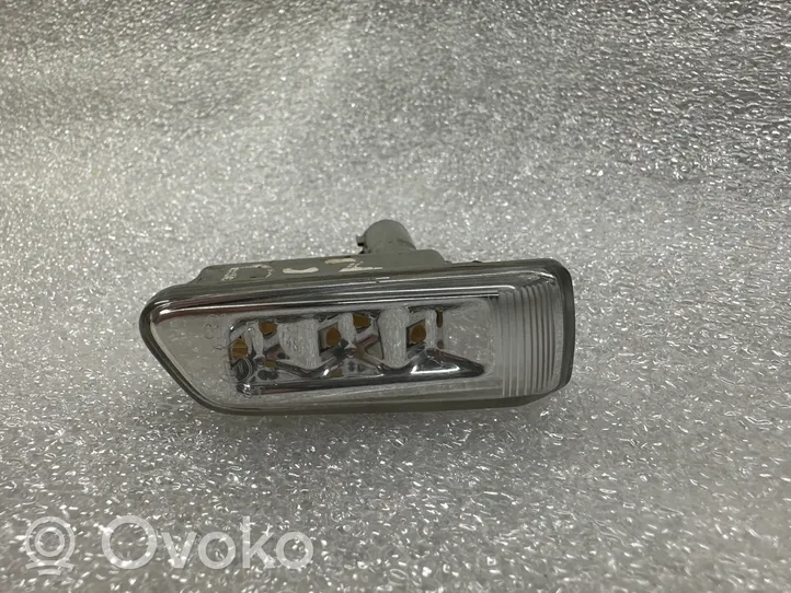 Audi A8 S8 D3 4E Etupuskurin suuntavilkku 4E0949127