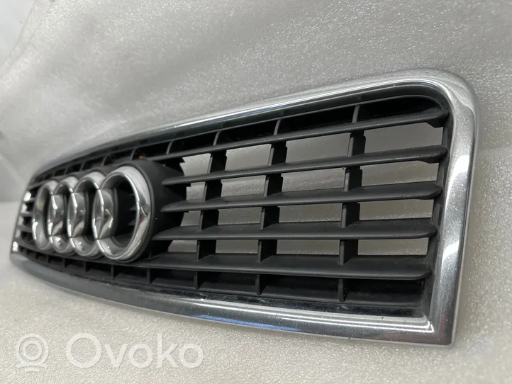 Audi A4 S4 B6 8E 8H Priekšējais režģis 8E0853651F