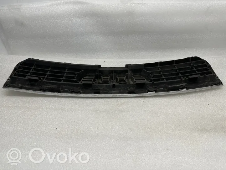 Audi A4 S4 B6 8E 8H Grotelės priekinės 8E0853651F