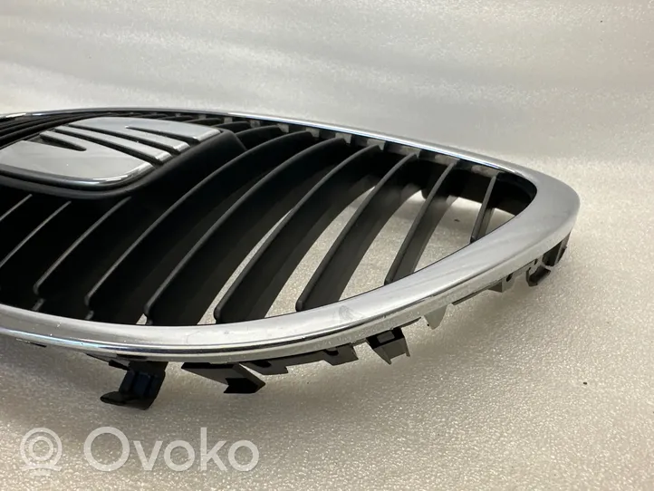 Seat Leon (1P) Front bumper upper radiator grill 5P0853654