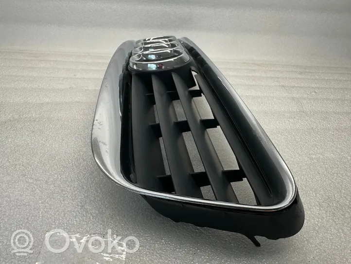 Audi A3 S3 8L Maskownica / Grill / Atrapa górna chłodnicy 8L0853651A