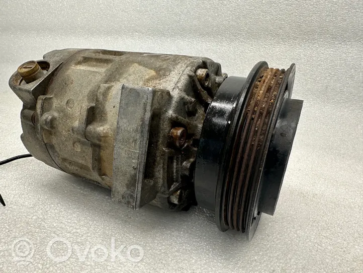 Volkswagen PASSAT B5.5 Ilmastointilaitteen kompressorin pumppu (A/C) 8D0260808