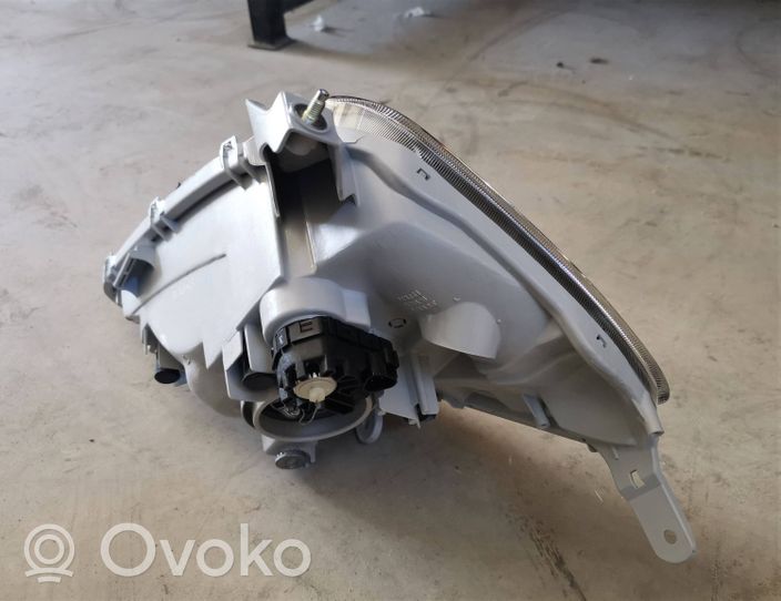 Toyota Prius (XW10) Phare frontale 8117047040