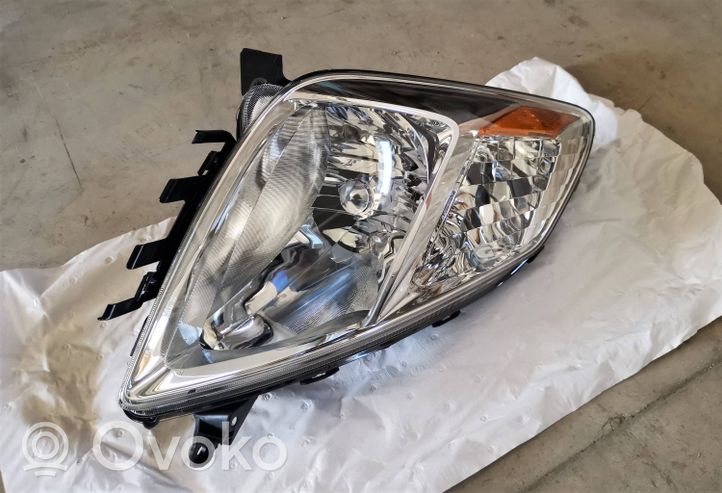 Toyota Prius (XW20) Lampa przednia 8113047070