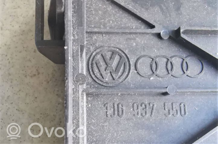 Volkswagen Bora Sulakerasian kansi 1J0937550